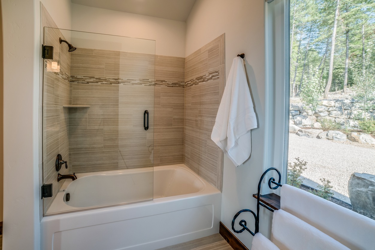 Shower & Tub Installation in Olinda